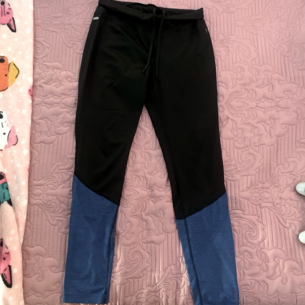 Black and half blue leggings.